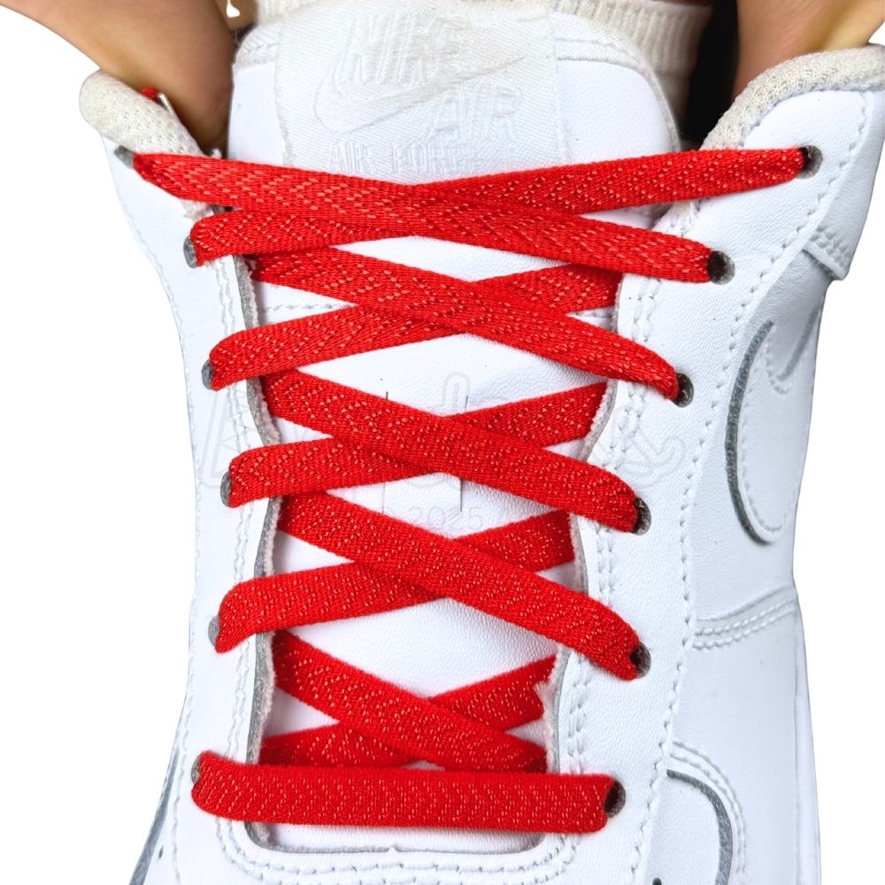 Elastische veters onzichtbaar strikken plat 8mm onzichtbare clipjes rood met stretch uitgerekt