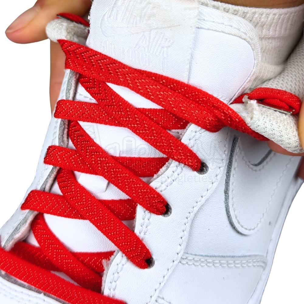 Elastische veters onzichtbaar strikken plat 8mm onzichtbare clipjes rood detailfoto van hoe de sluiting werkt