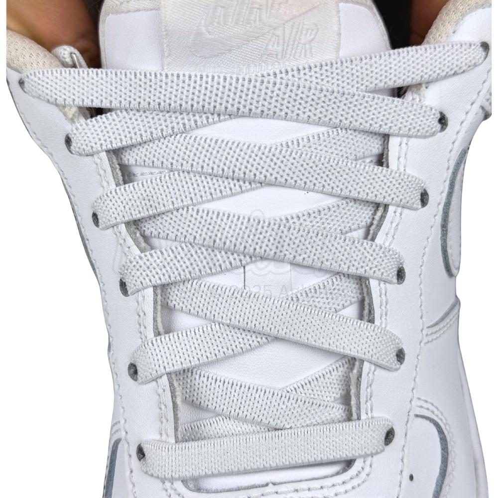 Elastische veters onzichtbaar strikken plat 9mm onzichtbare clipjes wit met stretch uitgerekt