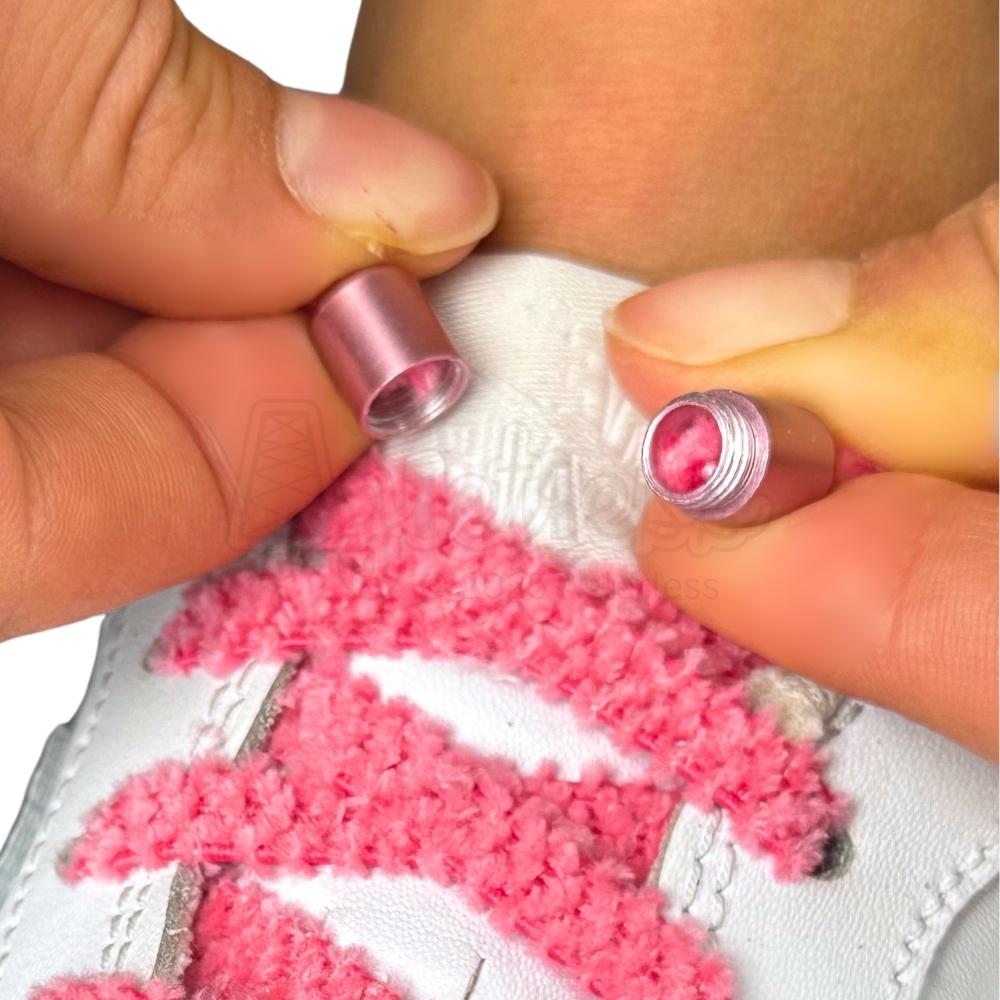 Elastische veters zonder strikken fluffy 7mm capsule sluiting rozenrood detailfoto van hoe de sluiting werkt