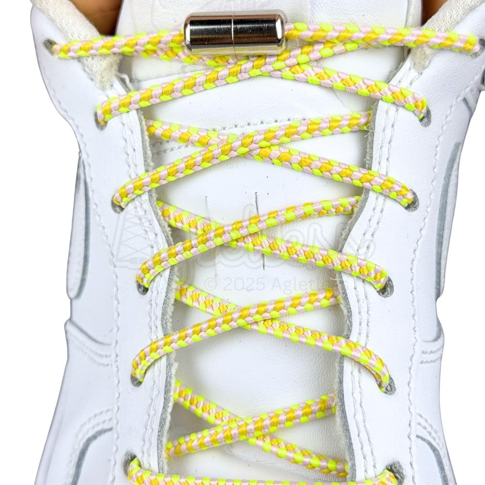 Elastische veters zonder strikken driehoek 3mm capsule sluiting wit geel fluorescerend groen met stretch uitgerekt