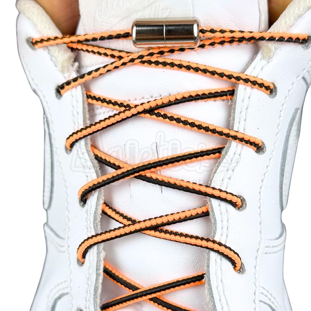 Elastische veters zonder strikken driehoek 3mm capsule sluiting zwart oranje met stretch uitgerekt