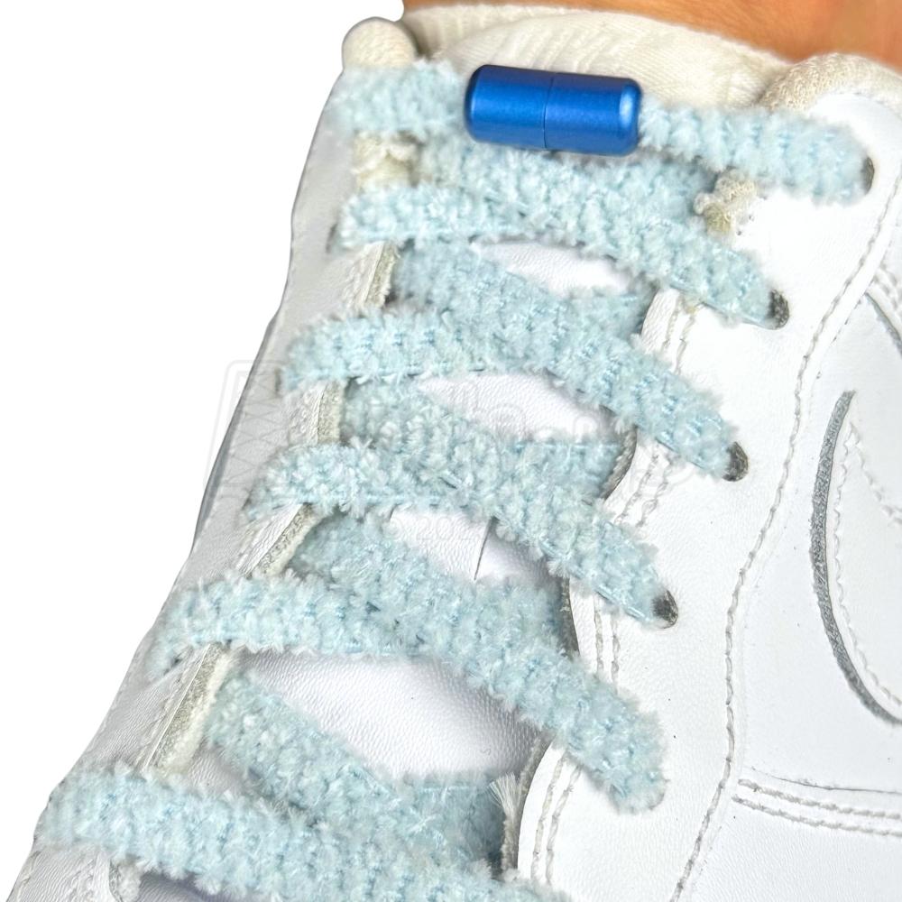 Elastische veters zonder strikken fluffy 7mm capsule sluiting lichtblauw geregen in witte Nike Air Force 1