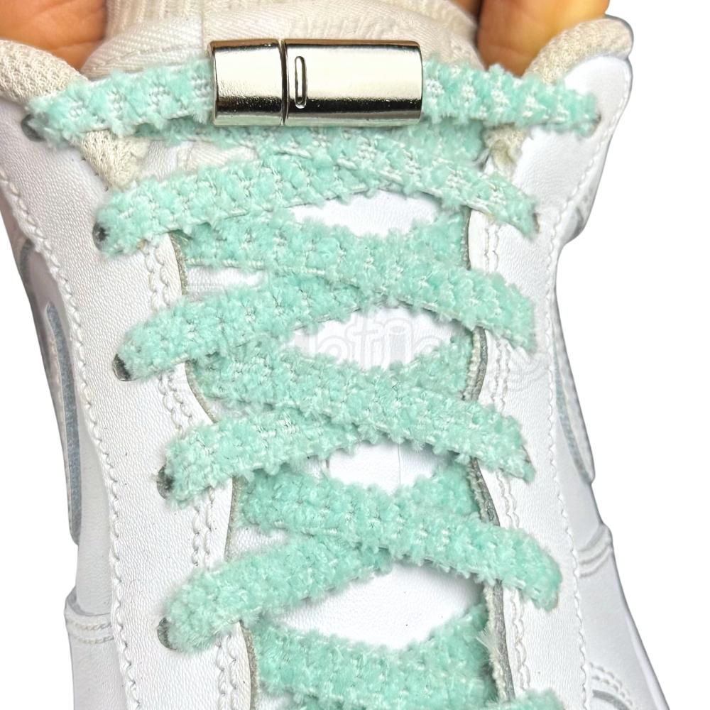 Elastische veters zonder strikken fluffy 7mm magnetische sluiting hemelsblauw met stretch uitgerekt