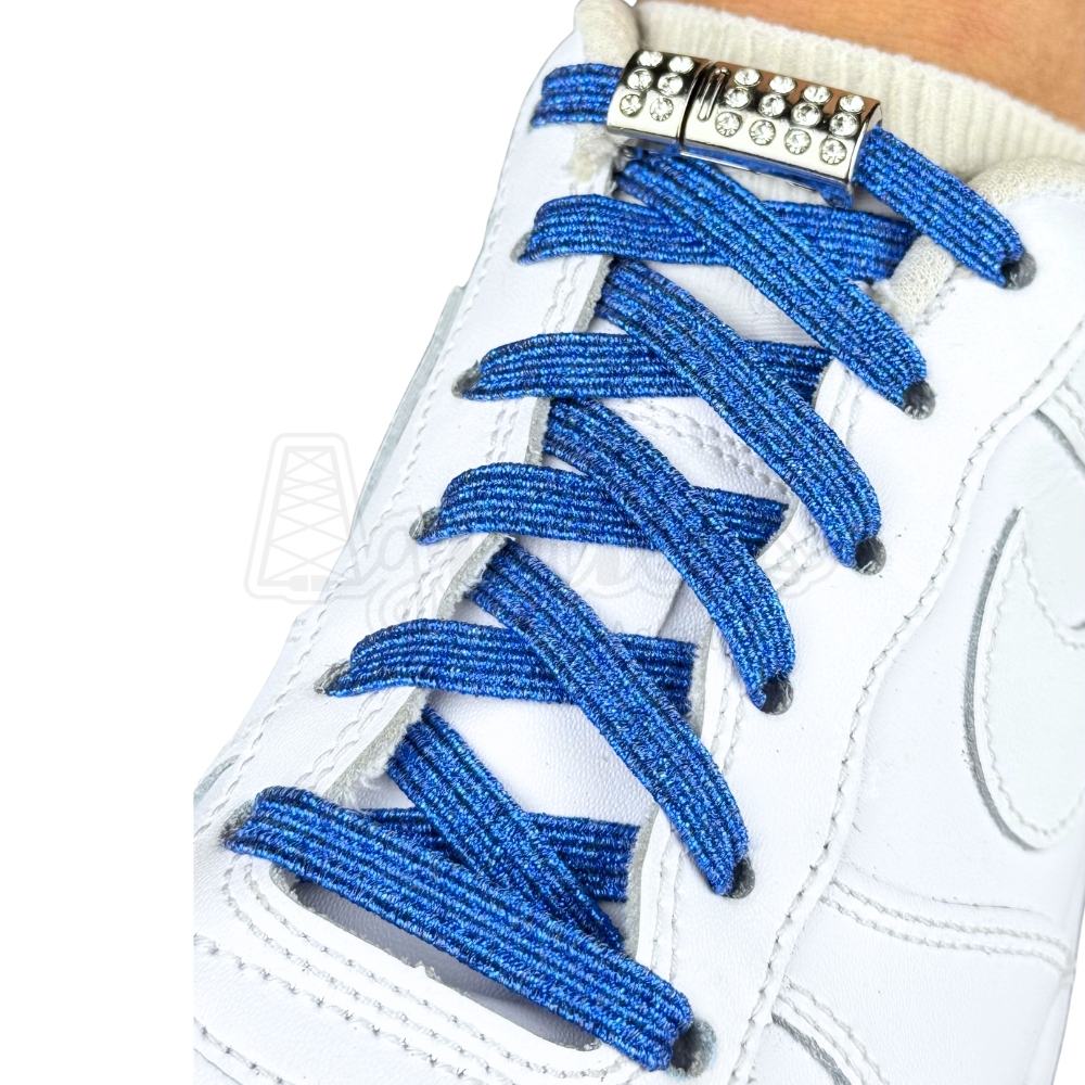 Elastische veters zonder strikken glitter 6mm bling magnetische sluiting blauw geregen in witte Nike Air Force 1