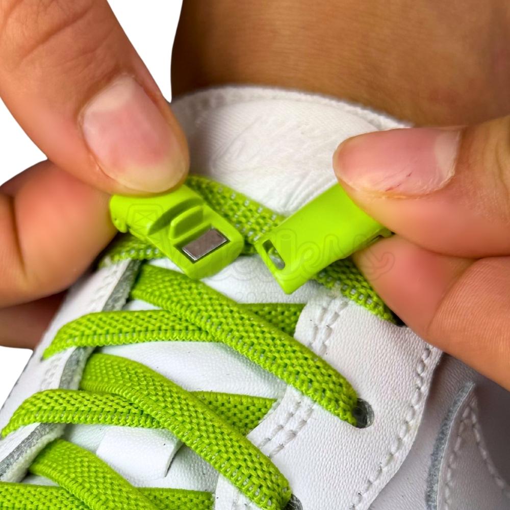 Elastische veters zonder strikken plat 6mm magnetische sluiting appelgroen detailfoto van hoe de sluiting werkt