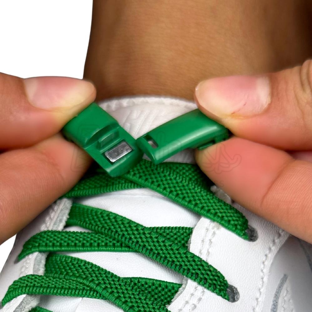 Elastische veters zonder strikken plat 6mm magnetische sluiting groen detailfoto van hoe de sluiting werkt
