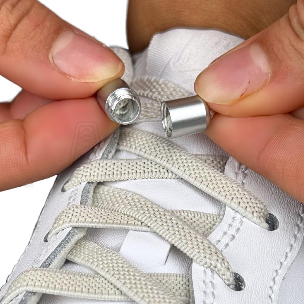 Elastische veters zonder strikken plat 6mm metalen draai capsule beige detailfoto van hoe de sluiting werkt