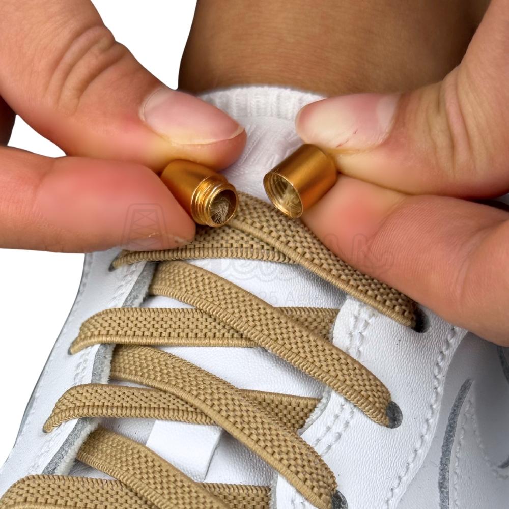 Elastische veters zonder strikken plat 6mm metalen draai capsule khaki detailfoto van hoe de sluiting werkt