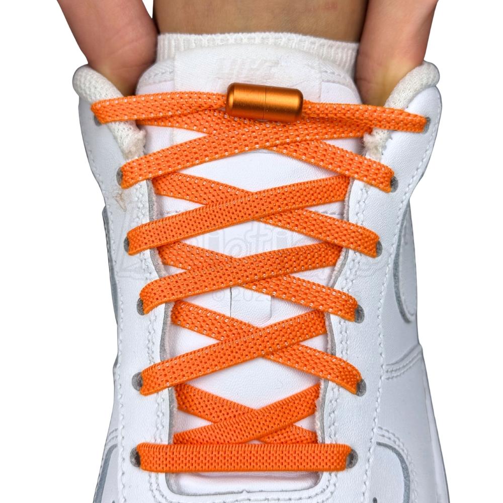 Elastische veters zonder strikken plat 6mm metalen draai capsule oranje met stretch uitgerekt