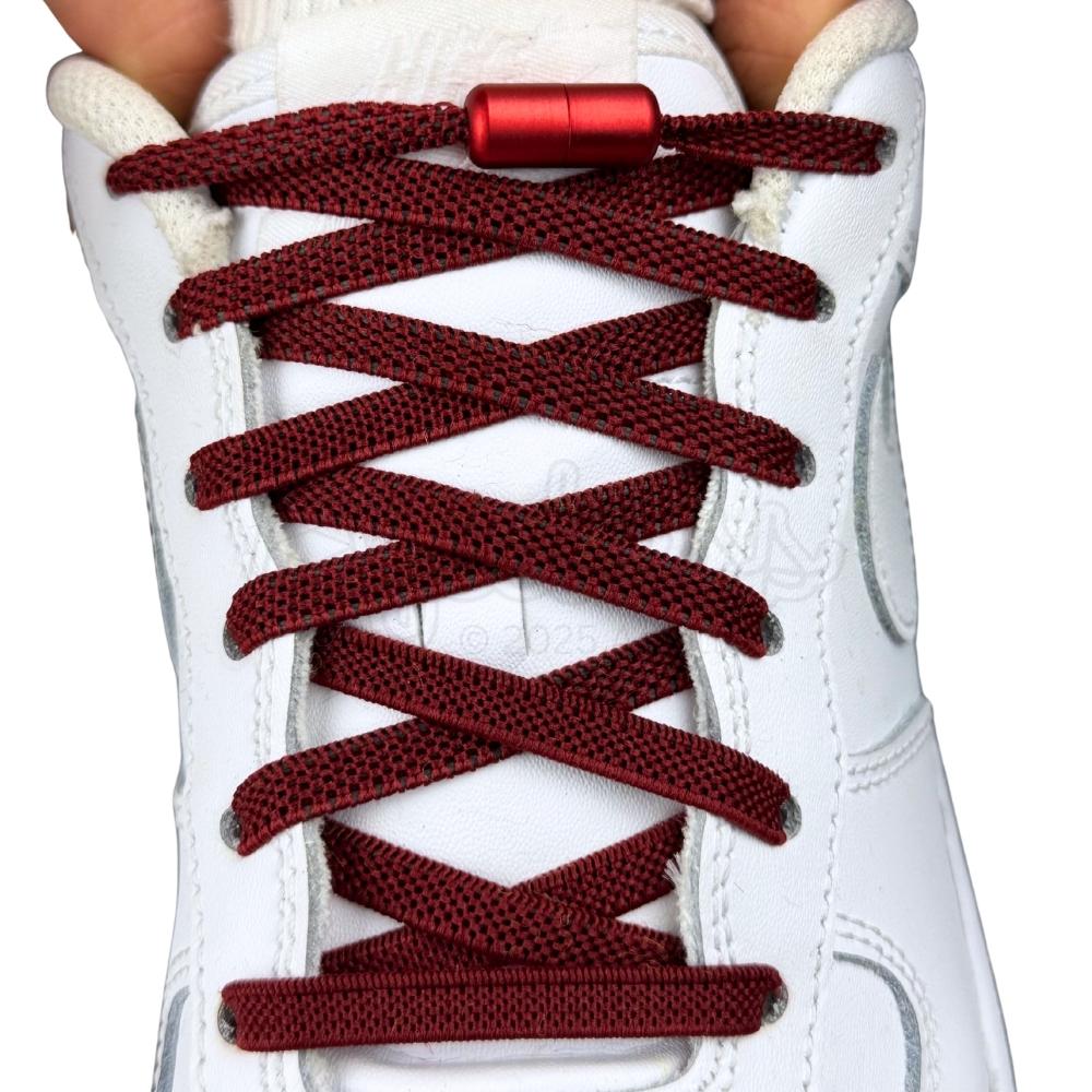 Elastische veters zonder strikken plat 6mm metalen draai capsule wijnrood met stretch uitgerekt