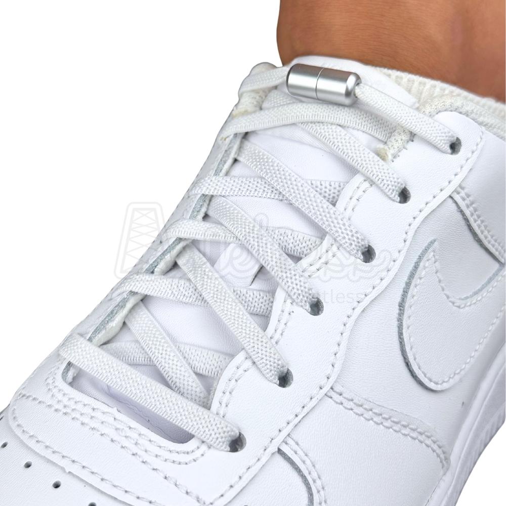Elastische veters zonder strikken plat 6mm metalen draai capsule wit geregen in witte Nike Air Force 1