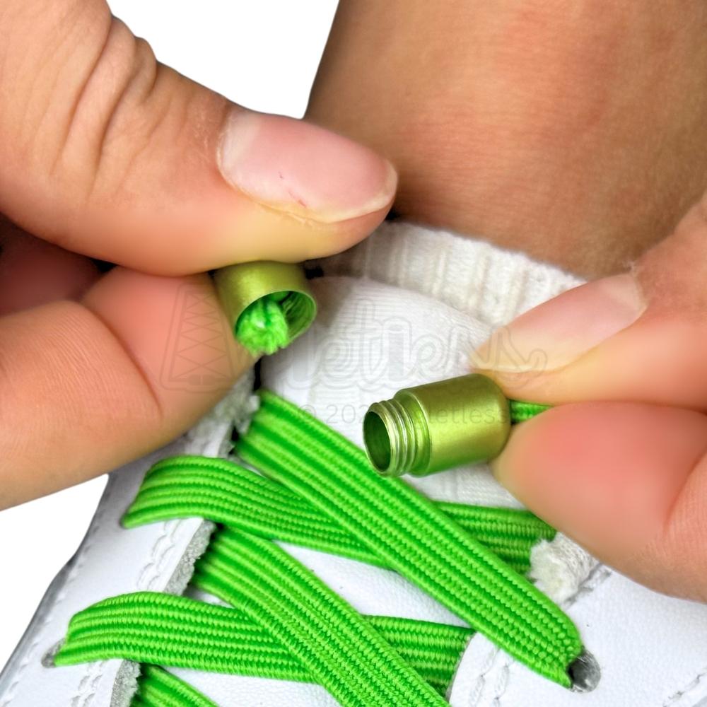 Elastische veters zonder strikken plat 7mm capsule sluiting appelgroen detailfoto van hoe de sluiting werkt