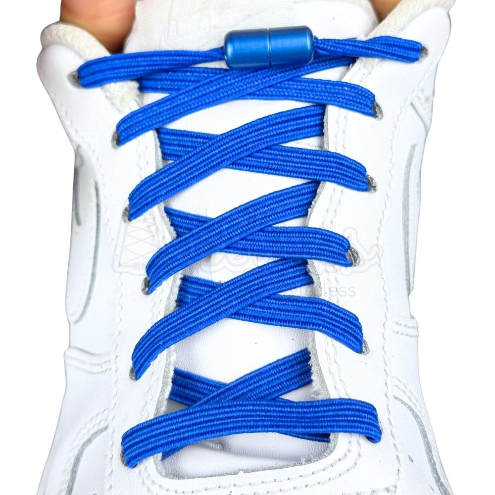 Elastische veters zonder strikken plat 7mm capsule sluiting blauw met stretch uitgerekt