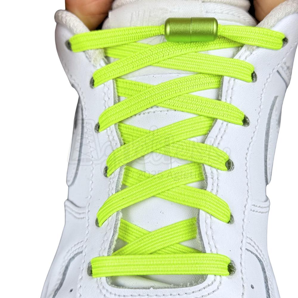 Elastische veters zonder strikken plat 7mm capsule sluiting fluorescerend groen met stretch uitgerekt