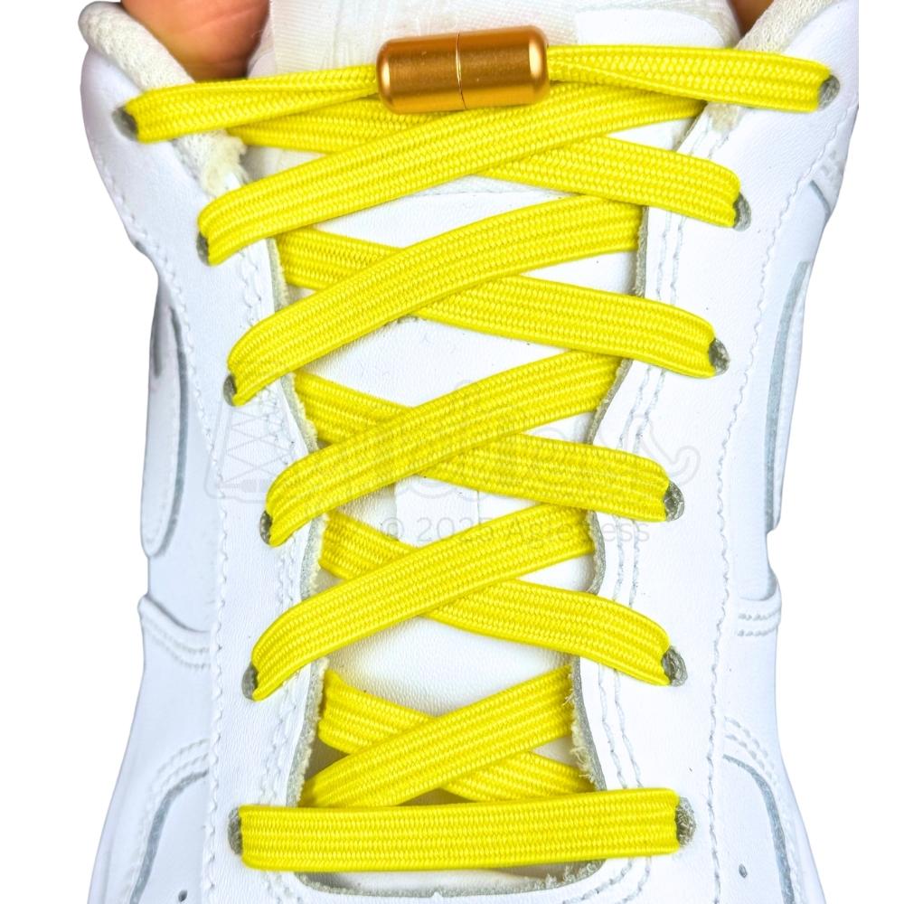 Elastische veters zonder strikken plat 7mm capsule sluiting geel met stretch uitgerekt