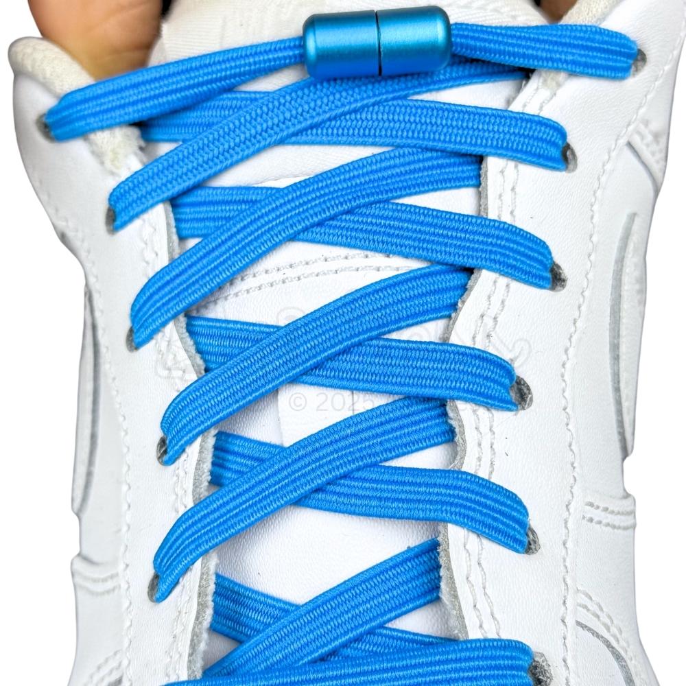 Elastische veters zonder strikken plat 7mm capsule sluiting hemelsblauw met stretch uitgerekt