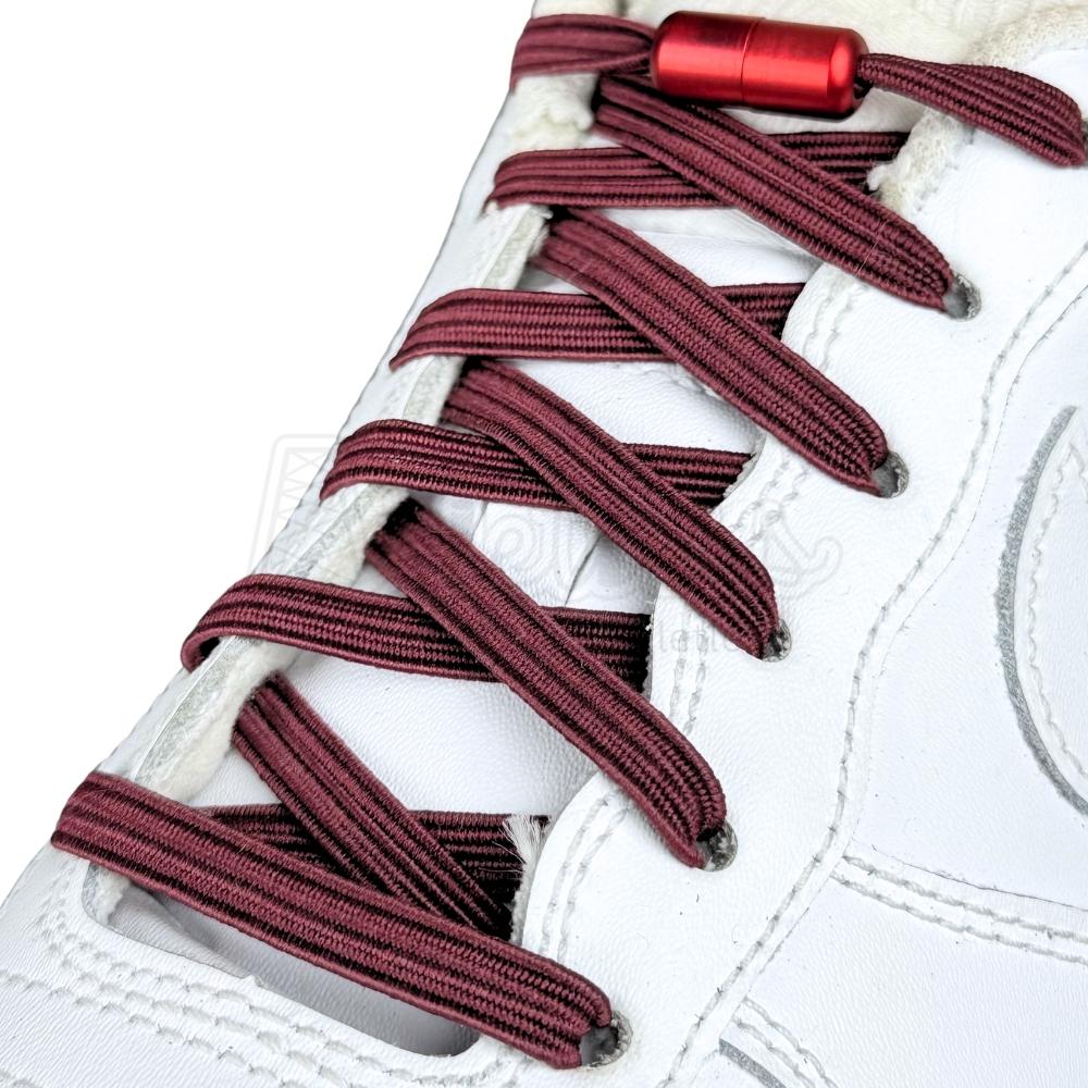 Elastische veters zonder strikken plat 7mm capsule sluiting wijnrood geregen in witte Nike Air Force 1