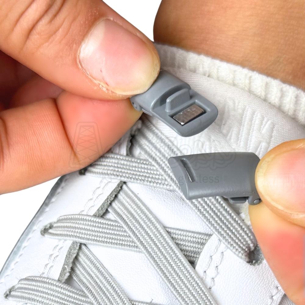 Elastische veters zonder strikken plat 7mm magnetische sluiting grijs detailfoto van hoe de sluiting werkt