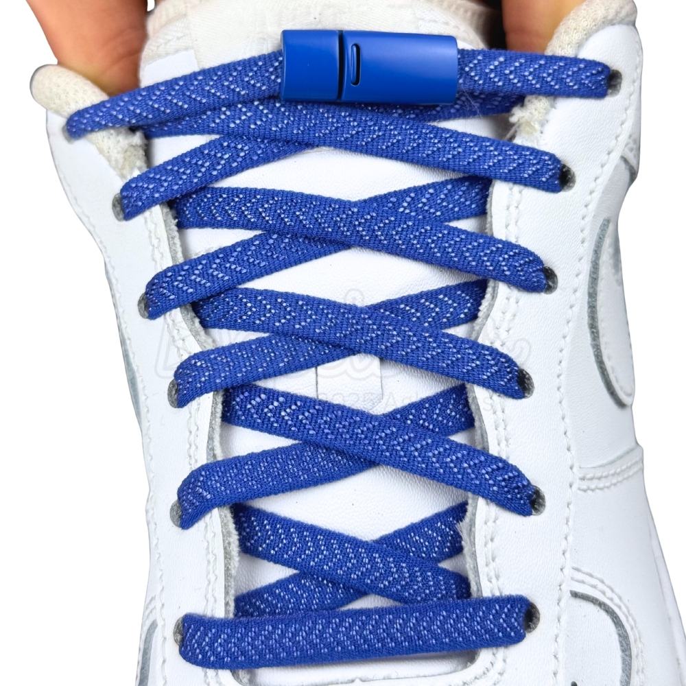 Elastische veters zonder strikken plat 8mm magnetische sluiting blauw met stretch uitgerekt