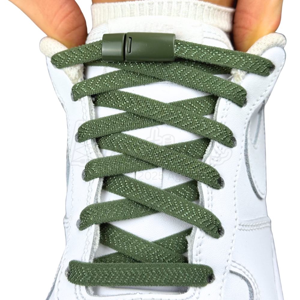 Elastische veters zonder strikken plat 8mm magnetische sluiting mosgroen met stretch uitgerekt