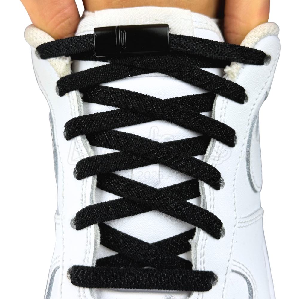 Elastische veters zonder strikken plat 8mm magnetische sluiting zwart met stretch uitgerekt