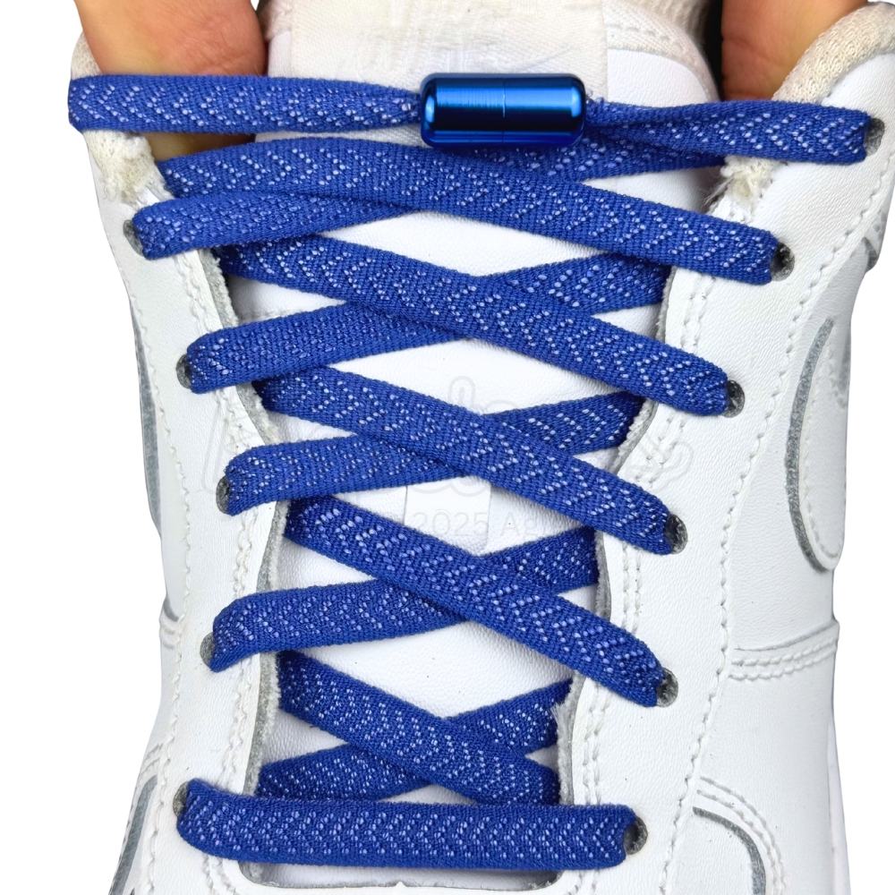 Elastische veters zonder strikken plat 8mm metalen draai capsule blauw met stretch uitgerekt
