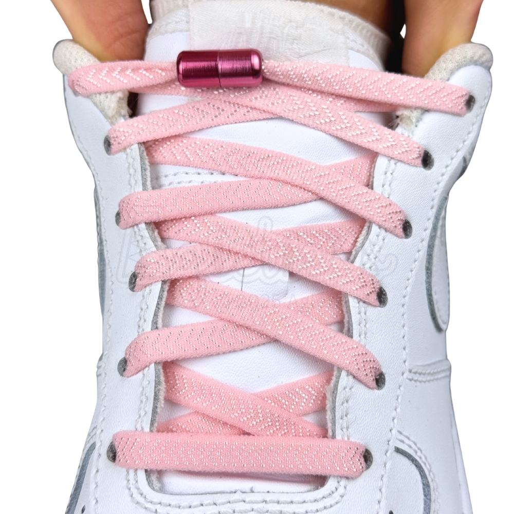 Elastische veters zonder strikken plat 8mm metalen draai capsule roze met stretch uitgerekt