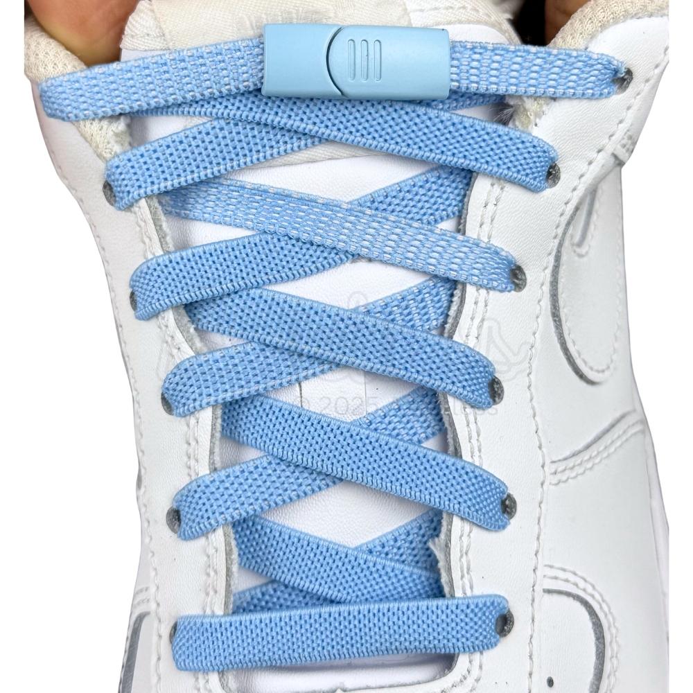 Elastische veters zonder strikken plat 9mm magnetische sluiting hemelsblauw met stretch uitgerekt