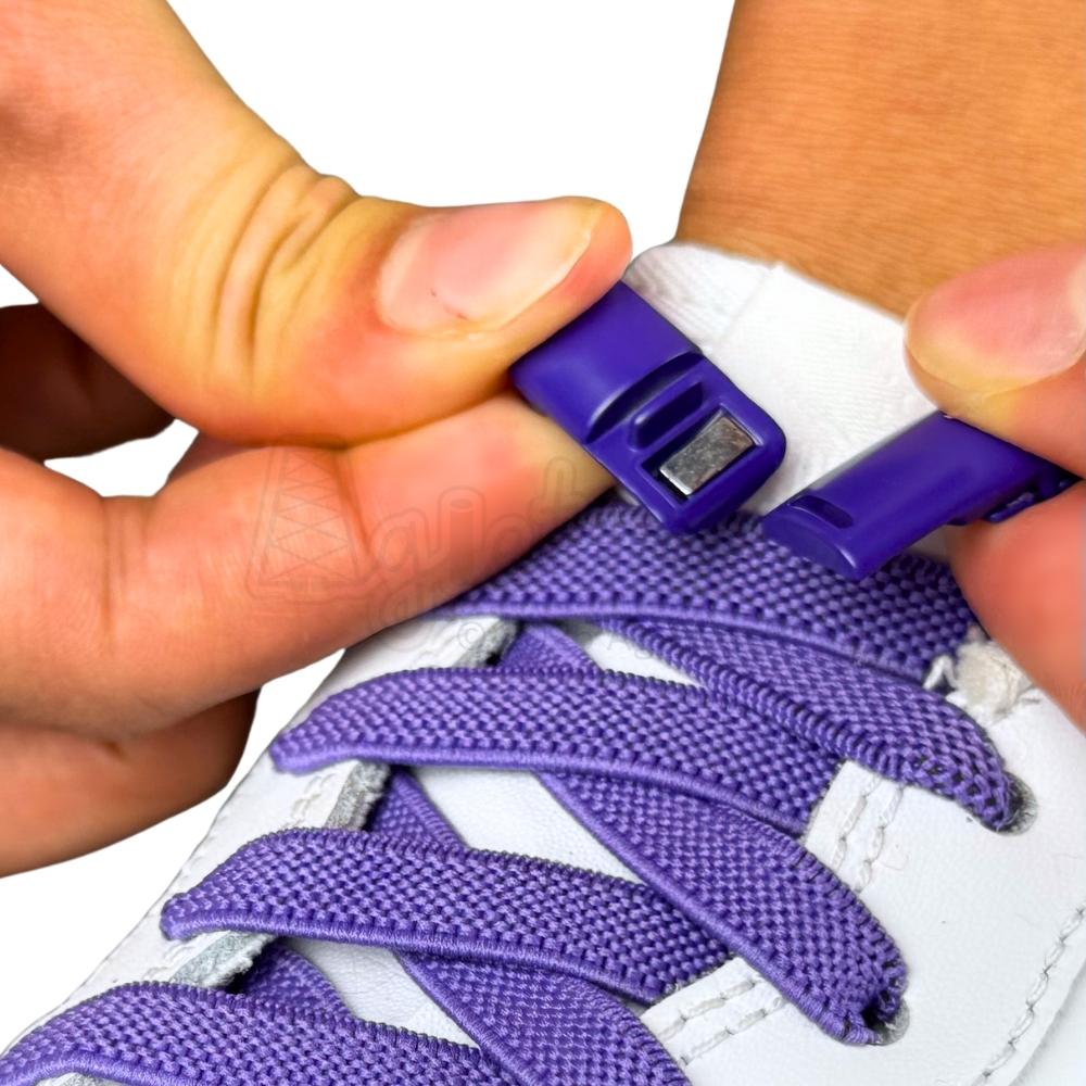 Elastische veters zonder strikken plat 9mm magnetische sluiting paars detailfoto van hoe de sluiting werkt