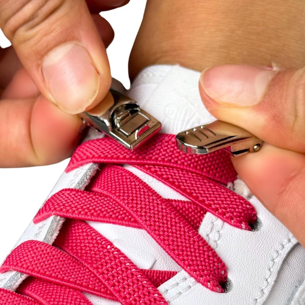 Elastische veters zonder strikken plat 9mm magnetische sluiting rozenrood detailfoto van hoe de sluiting werkt