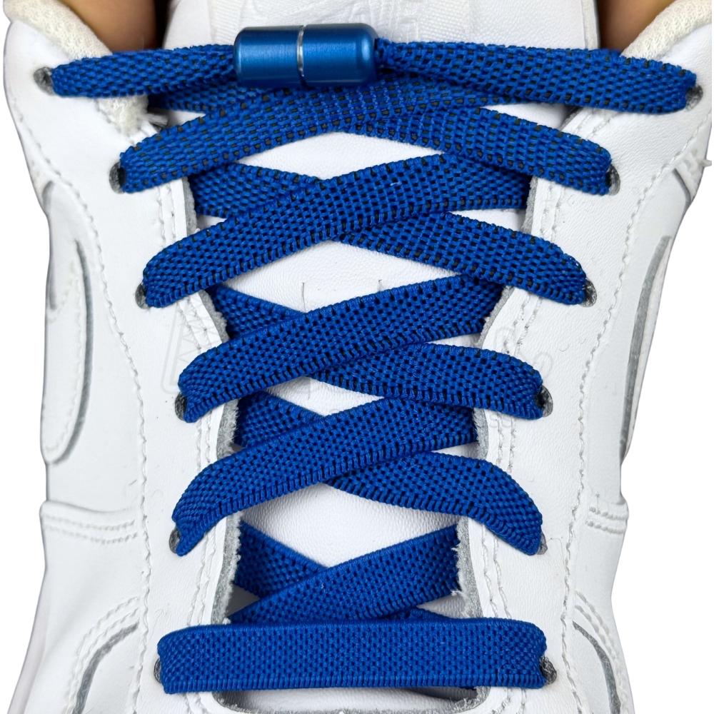 Elastische veters zonder strikken plat 9mm metalen draai capsule blauw met stretch uitgerekt