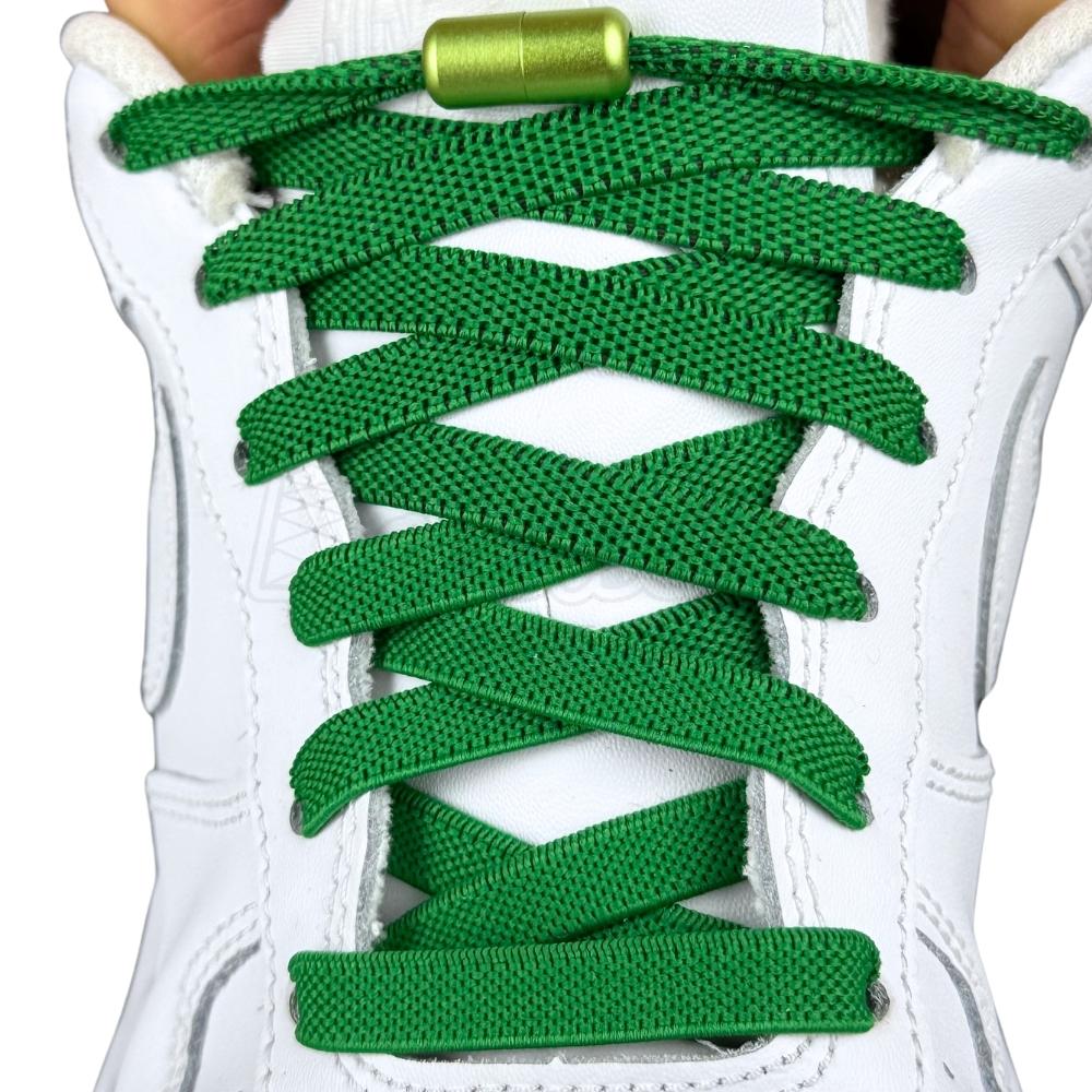 Elastische veters zonder strikken plat 9mm metalen draai capsule groen met stretch uitgerekt