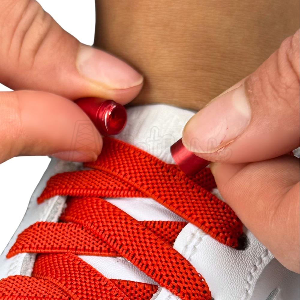 Elastische veters zonder strikken plat 9mm metalen draai capsule rood detailfoto van hoe de sluiting werkt