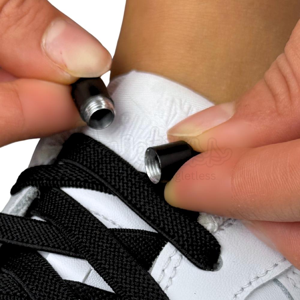 Elastische veters zonder strikken plat 9mm metalen draai capsule zwart detailfoto van hoe de sluiting werkt