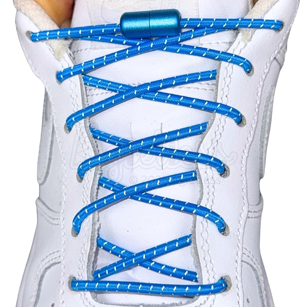 Elastische veters zonder strikken reflecterend 3mm capsule sluiting lichtblauw met stretch uitgerekt