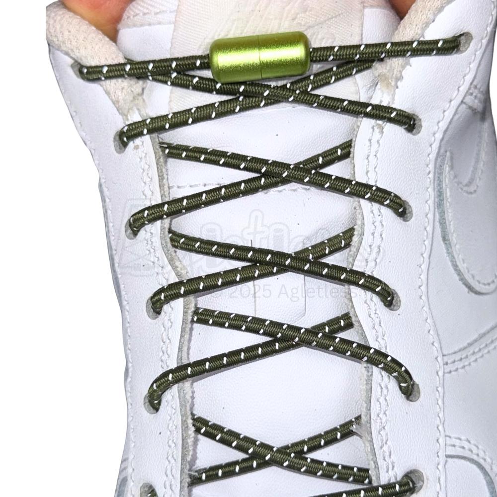 Elastische veters zonder strikken reflecterend 3mm capsule sluiting mosgroen met stretch uitgerekt