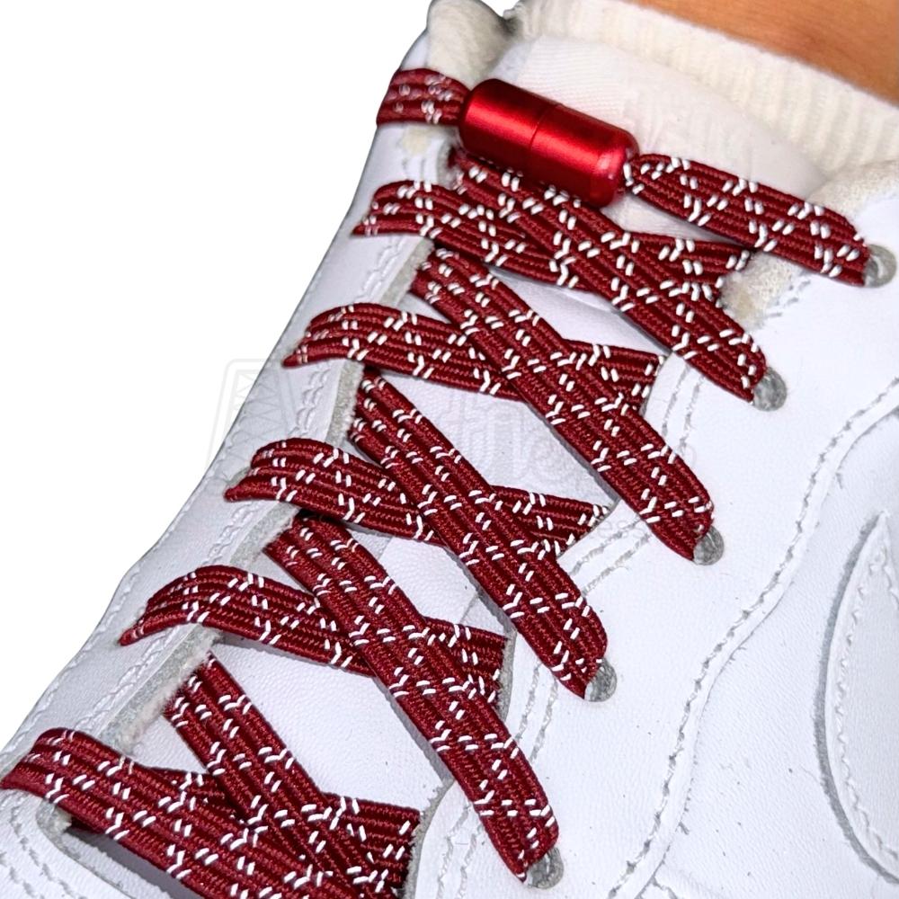 Elastische veters zonder strikken reflecterend 7mm capsule sluiting wijnrood detailfoto van hoe de sluiting werkt