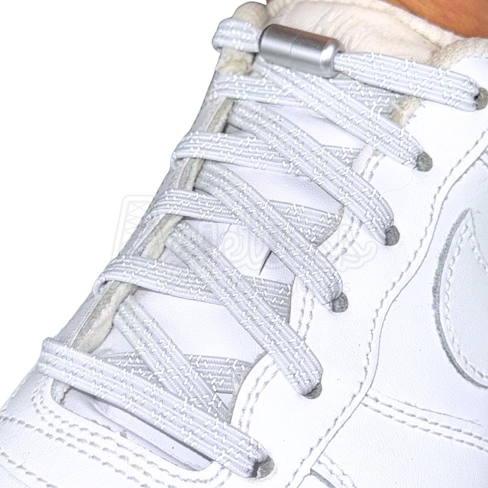 Elastische veters zonder strikken reflecterend 7mm capsule sluiting wit geregen in witte Nike Air Force 1