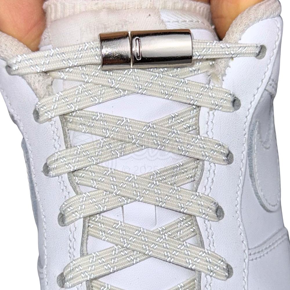 Elastische veters zonder strikken reflecterend 7mm magnetische sluiting beige met stretch uitgerekt