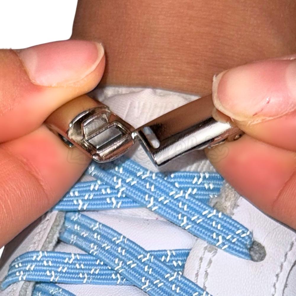 Elastische veters zonder strikken reflecterend 7mm magnetische sluiting hemelsblauw detailfoto van hoe de sluiting werkt