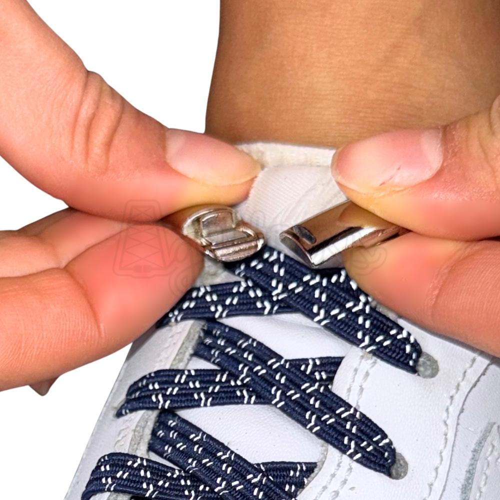 Elastische veters zonder strikken reflecterend 7mm magnetische sluiting marineblauw detailfoto van hoe de sluiting werkt