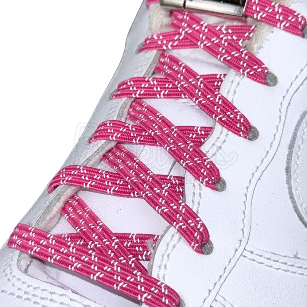 Elastische veters zonder strikken reflecterend 7mm magnetische sluiting rozenrood geregen in witte Nike Air Force 1