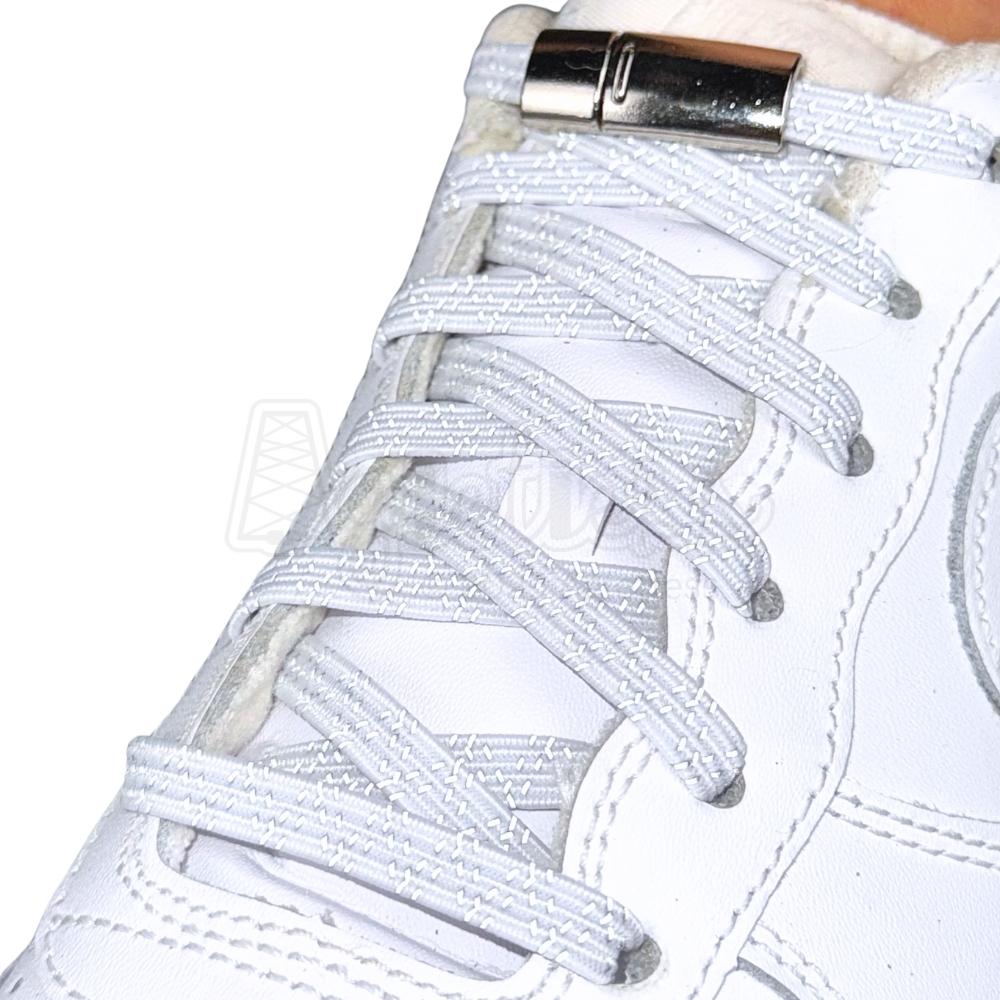 Elastische veters zonder strikken reflecterend 7mm magnetische sluiting wit geregen in witte Nike Air Force 1