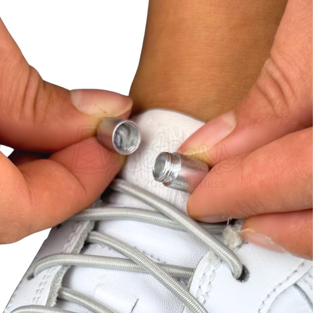 Elastische veters zonder strikken rond 3mm capsule sluiting grijs detailfoto van hoe de sluiting werkt