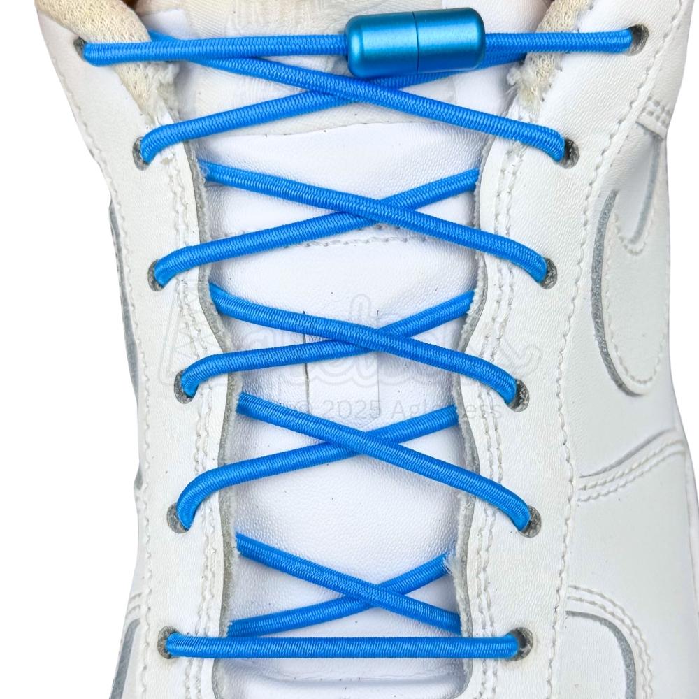 Elastische veters zonder strikken rond 3mm capsule sluiting lichtblauw met stretch uitgerekt