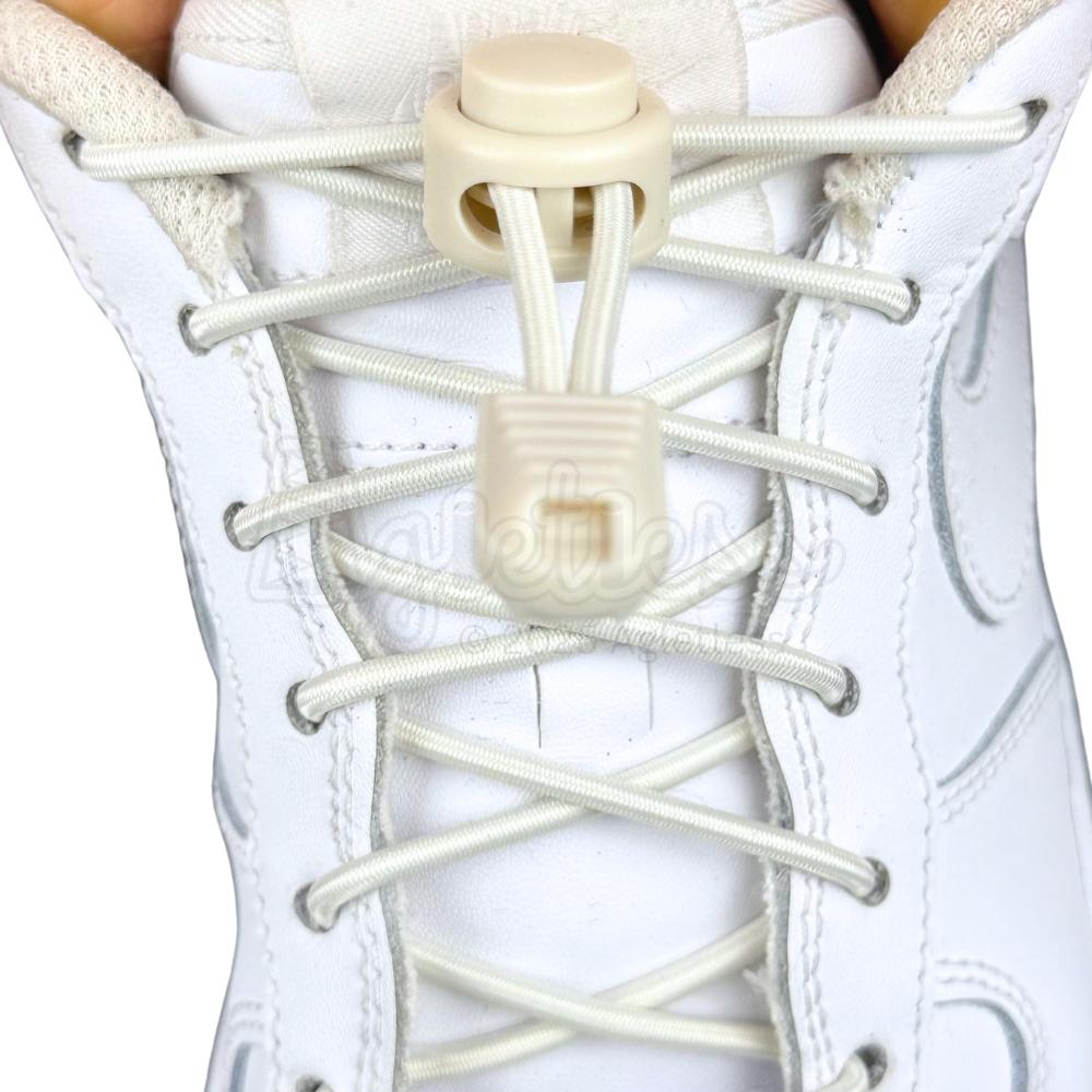 Elastische veters zonder strikken rond 3mm lock sluiting beige met stretch uitgerekt