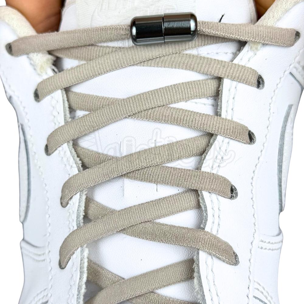 Elastische veters zonder strikken rond 5mm capsule sluiting grijs met stretch uitgerekt