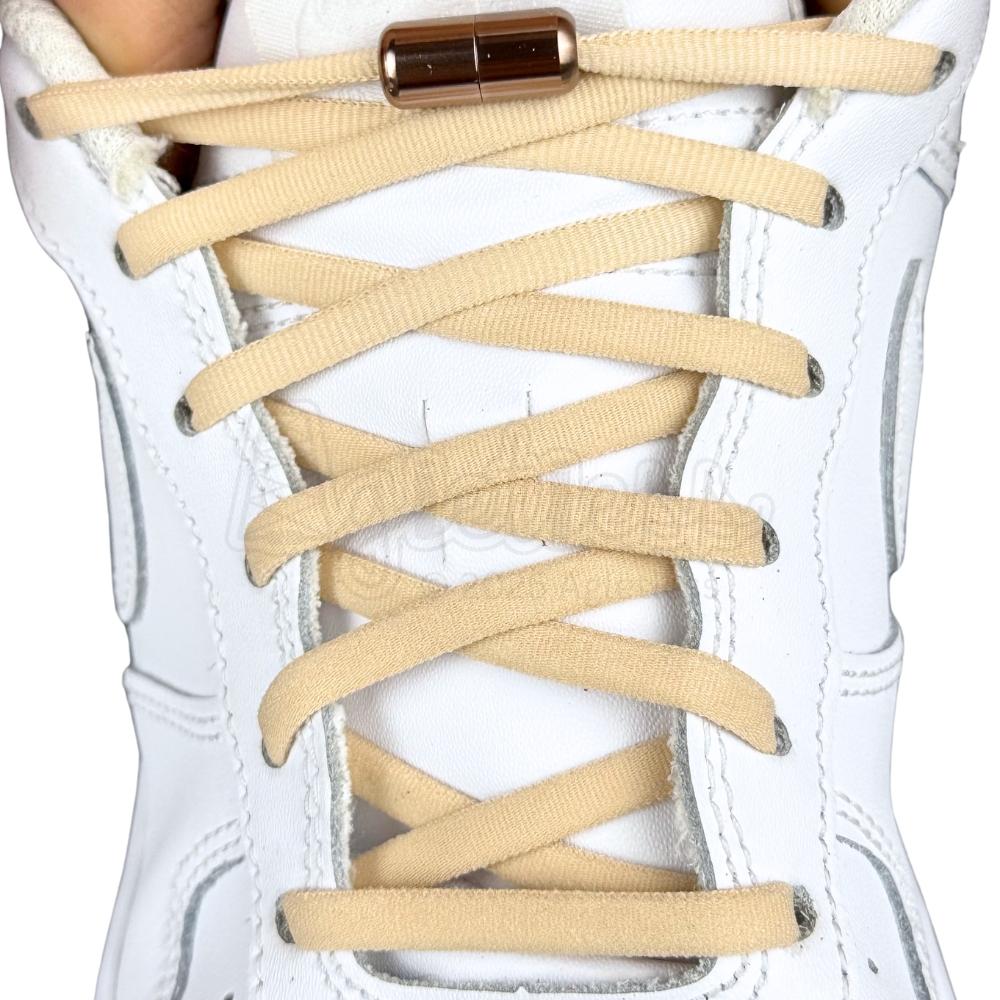 Elastische veters zonder strikken rond 5mm capsule sluiting khaki met stretch uitgerekt