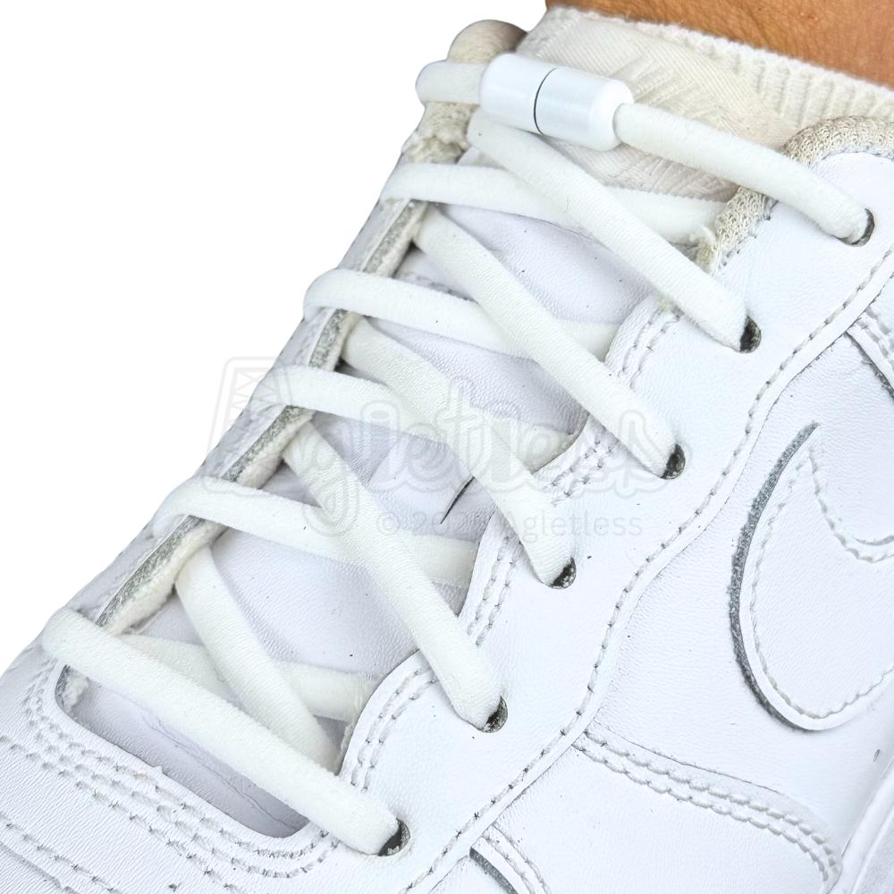 Elastische veters zonder strikken rond 5mm capsule sluiting wit geregen in witte Nike Air Force 1